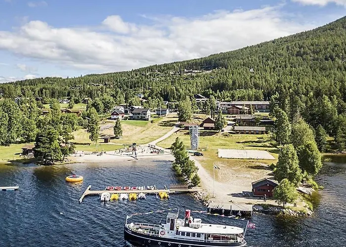 Trivelig Og Nylig Oppfort Hytte Med Innendors Peis